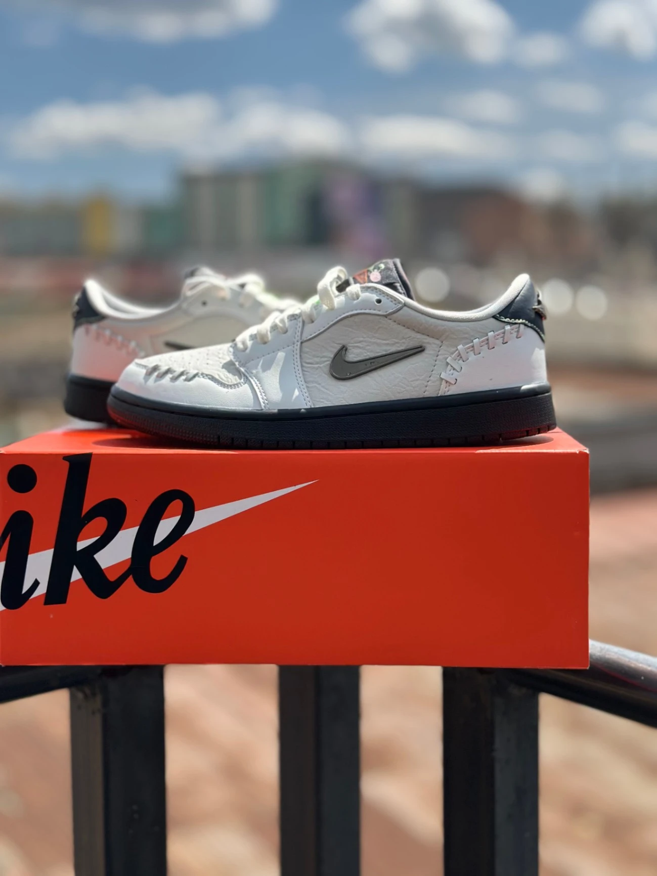 Chris Paul x Air Jordan 1 Low OG original - Detail View Kenya