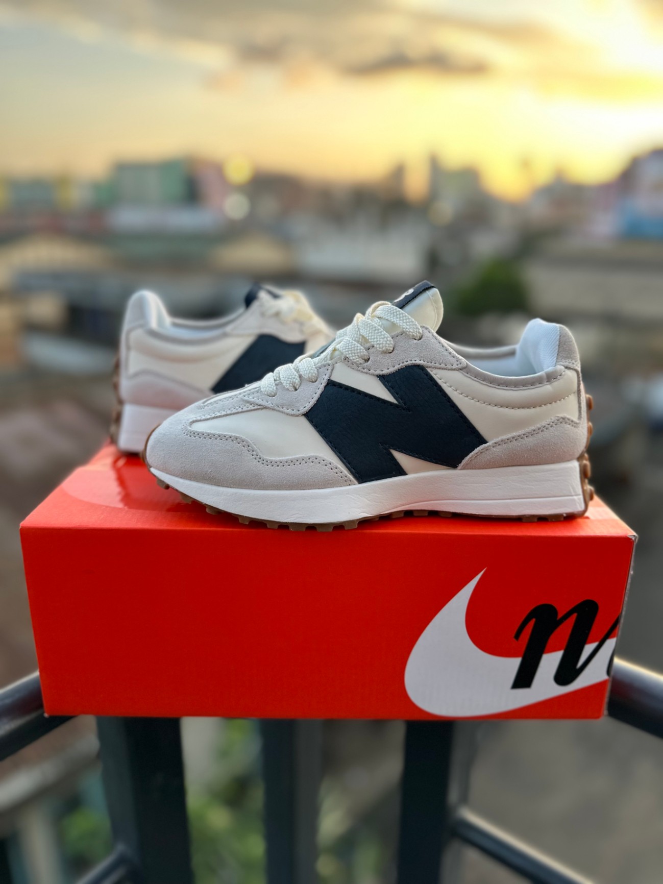 Navy blue New Balance 327