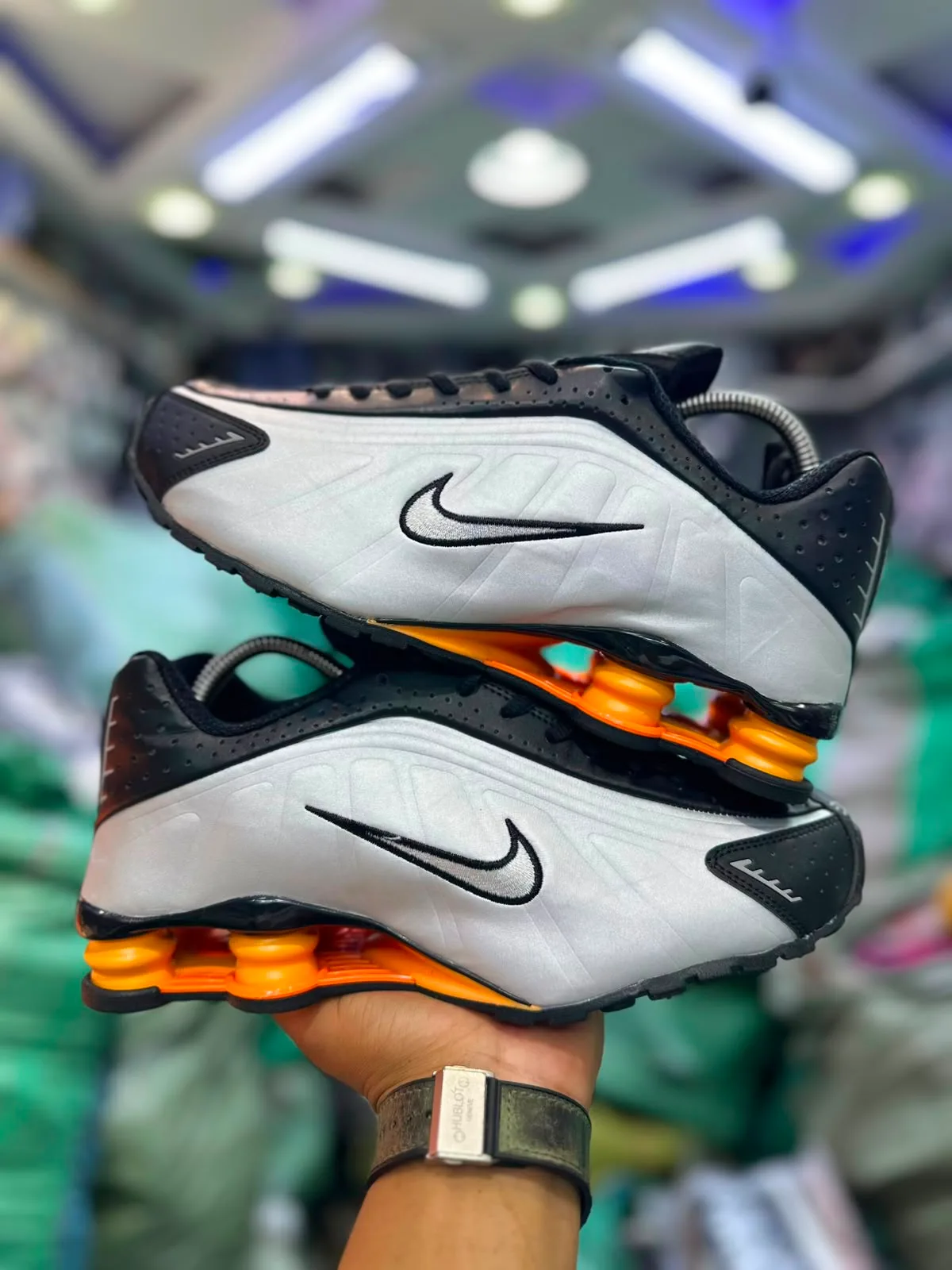 Nike Shox R4 "Metallic Silver / Tangerine Orange"