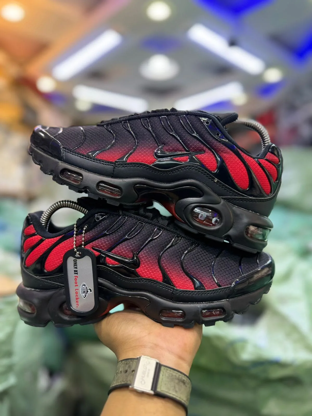 Nike Air Max Plus TN "Black / University Red Gradient" - View 1