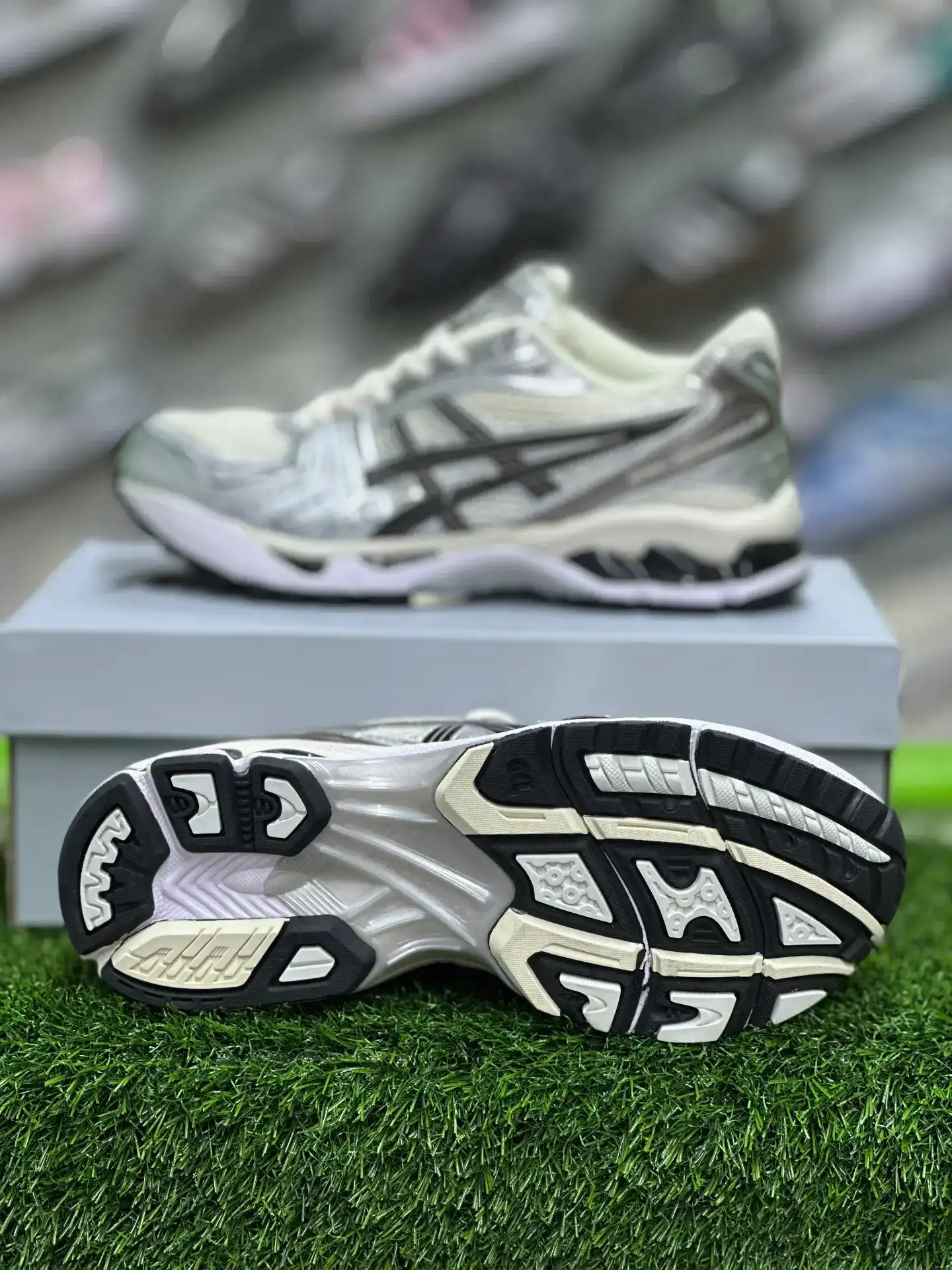 Asics Gel Kanayo 14 Graphite Grey original - Detail View Kenya