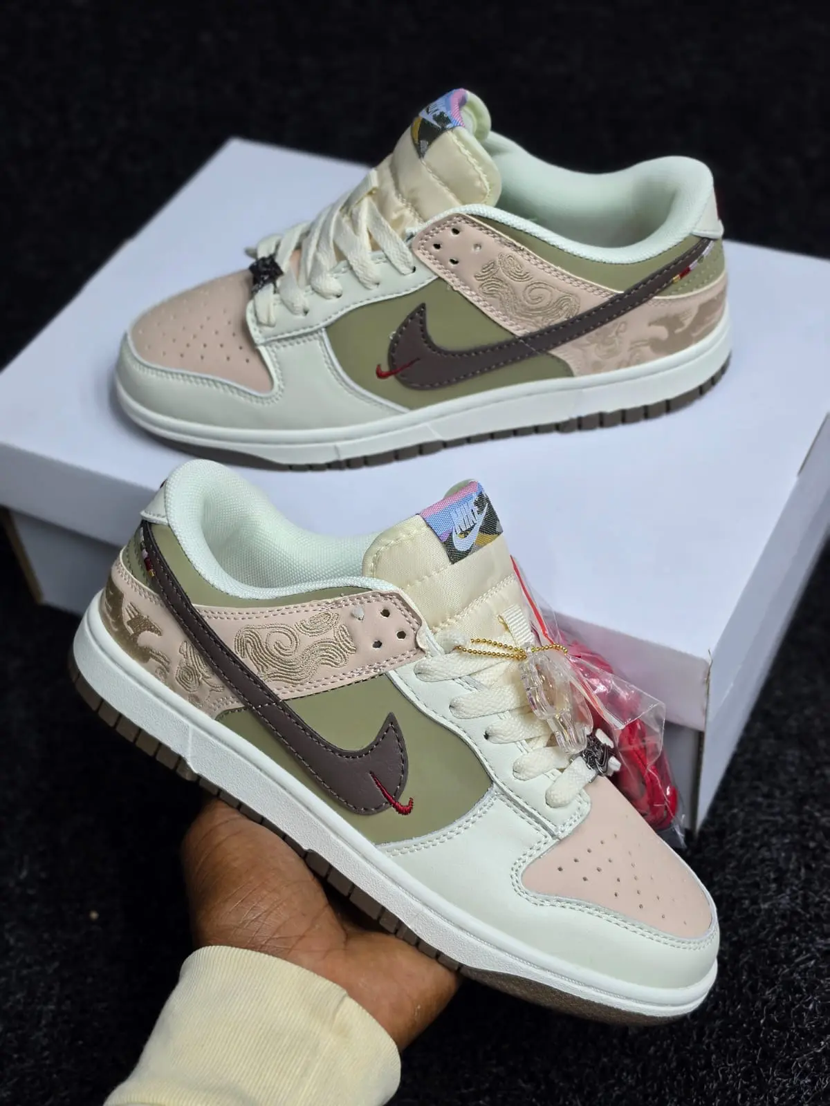 Nike Dunk Low "Luar New Year/ Pegasus Pack" original - Detail View Kenya