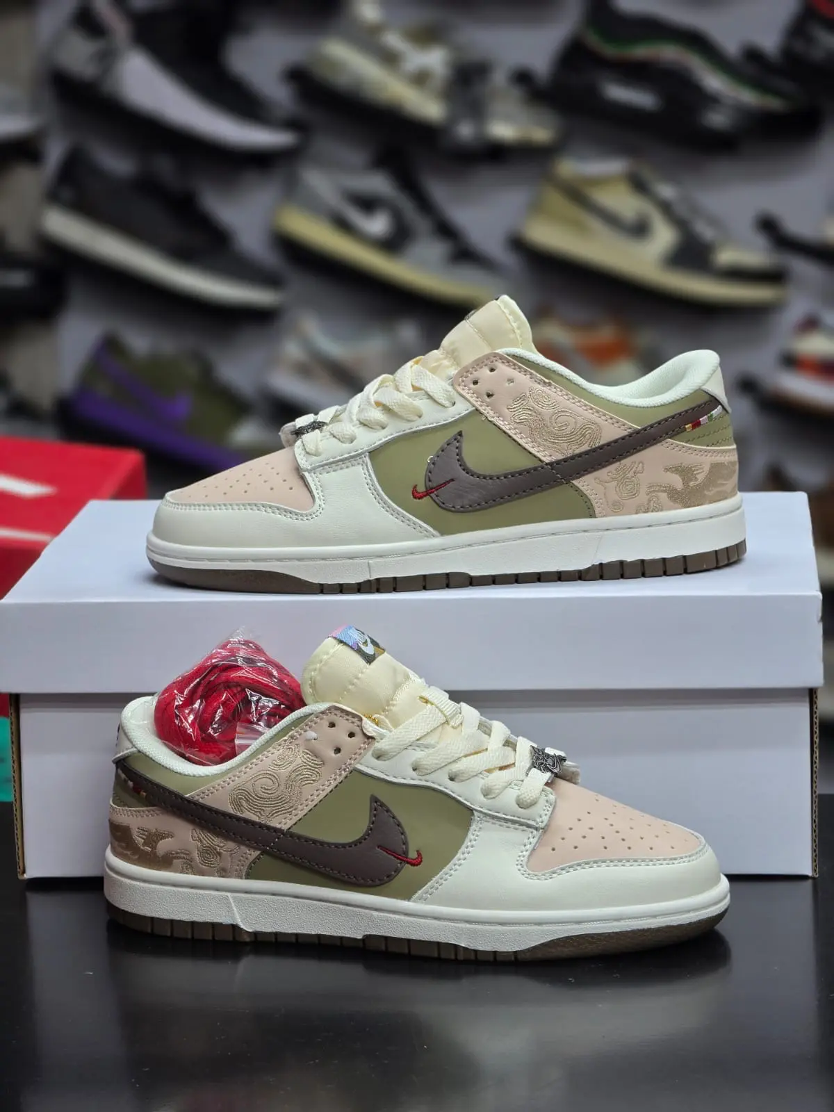 Nike Dunk Low "Luar New Year/ Pegasus Pack" original - Detail View Kenya