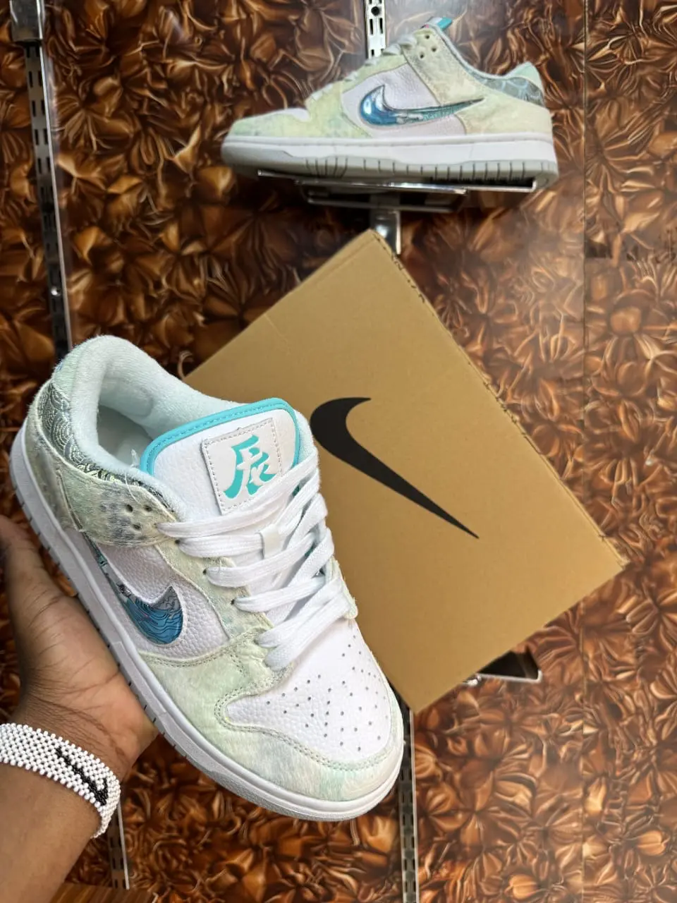 "Year of The Dragon" Nike SB Dunk Low original - Detail View Kenya