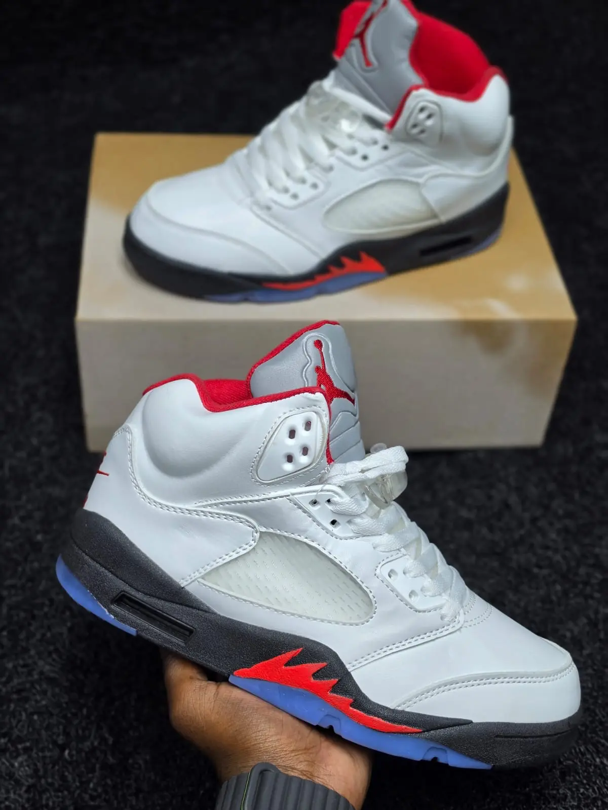 Air Jordan 5 Retro "Fire Red" (silver Tongue) original - Detail View Kenya
