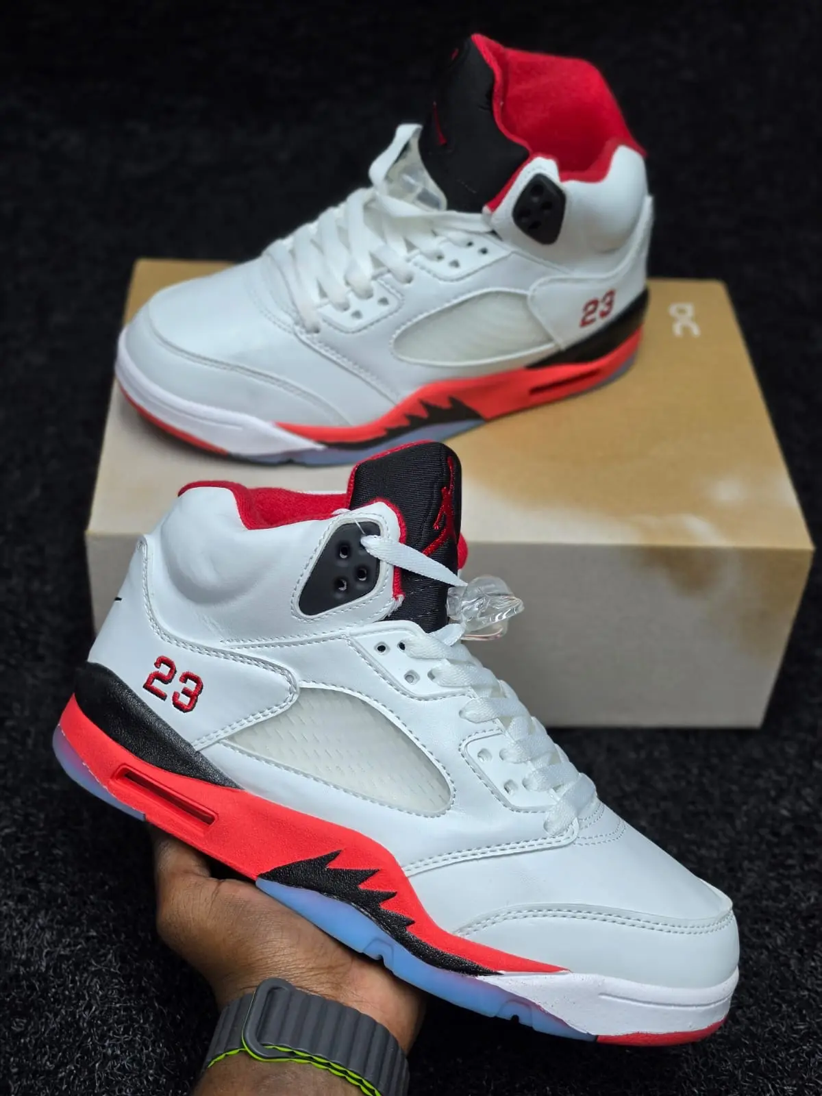 Air Jordan 5 Retro "Fire Red" (Black Tongue) original - Detail View Kenya