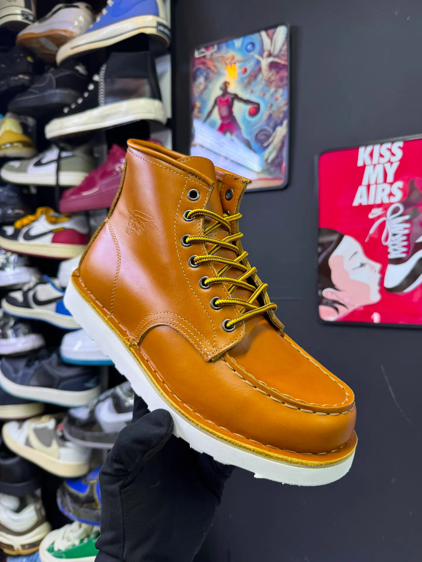 Red Wing Heritage 6-Inch Classic Moc Toe boots original - Detail View Kenya