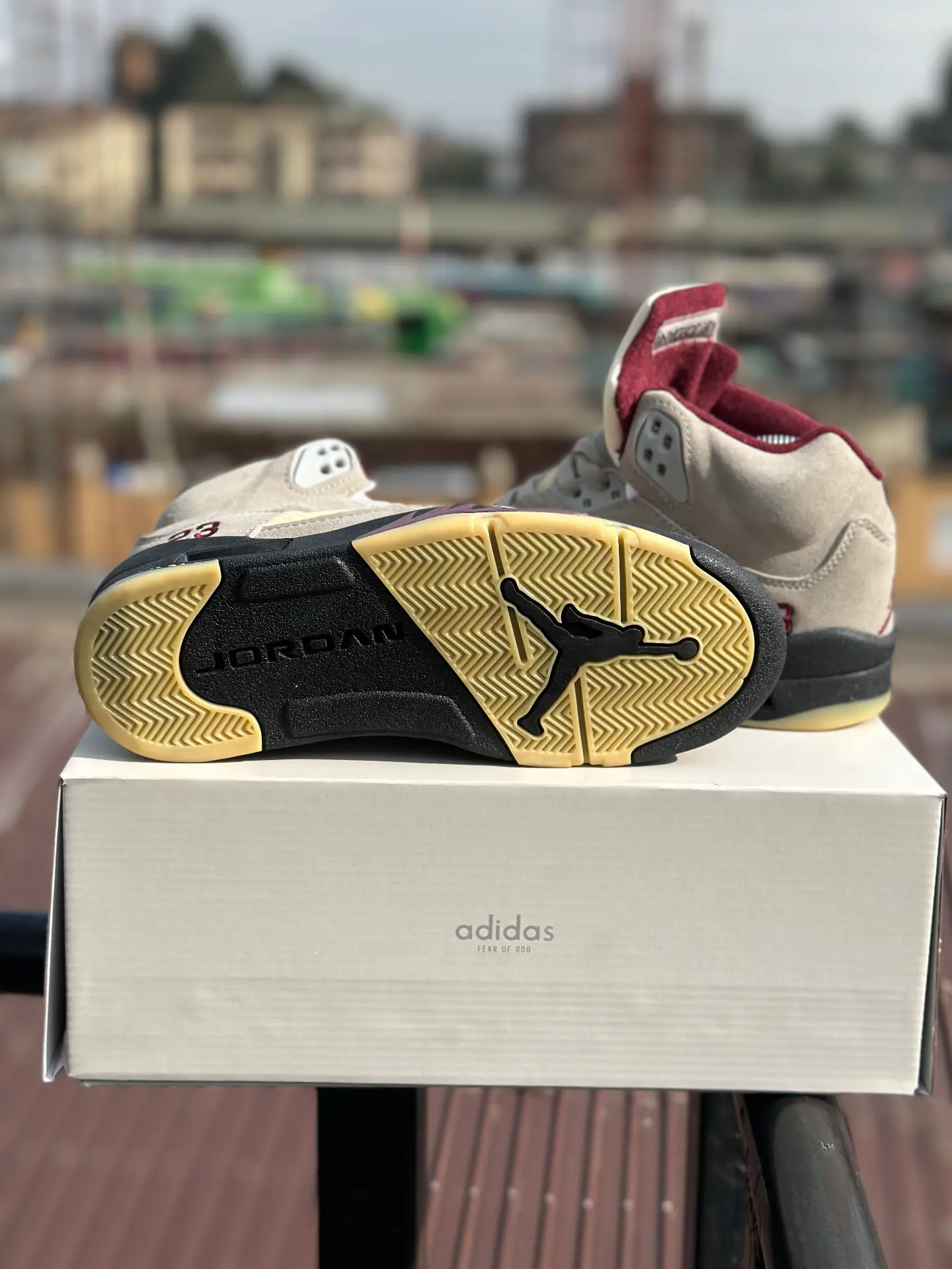 Air Jordan 5 Retro "Dawn" original - Detail View Kenya
