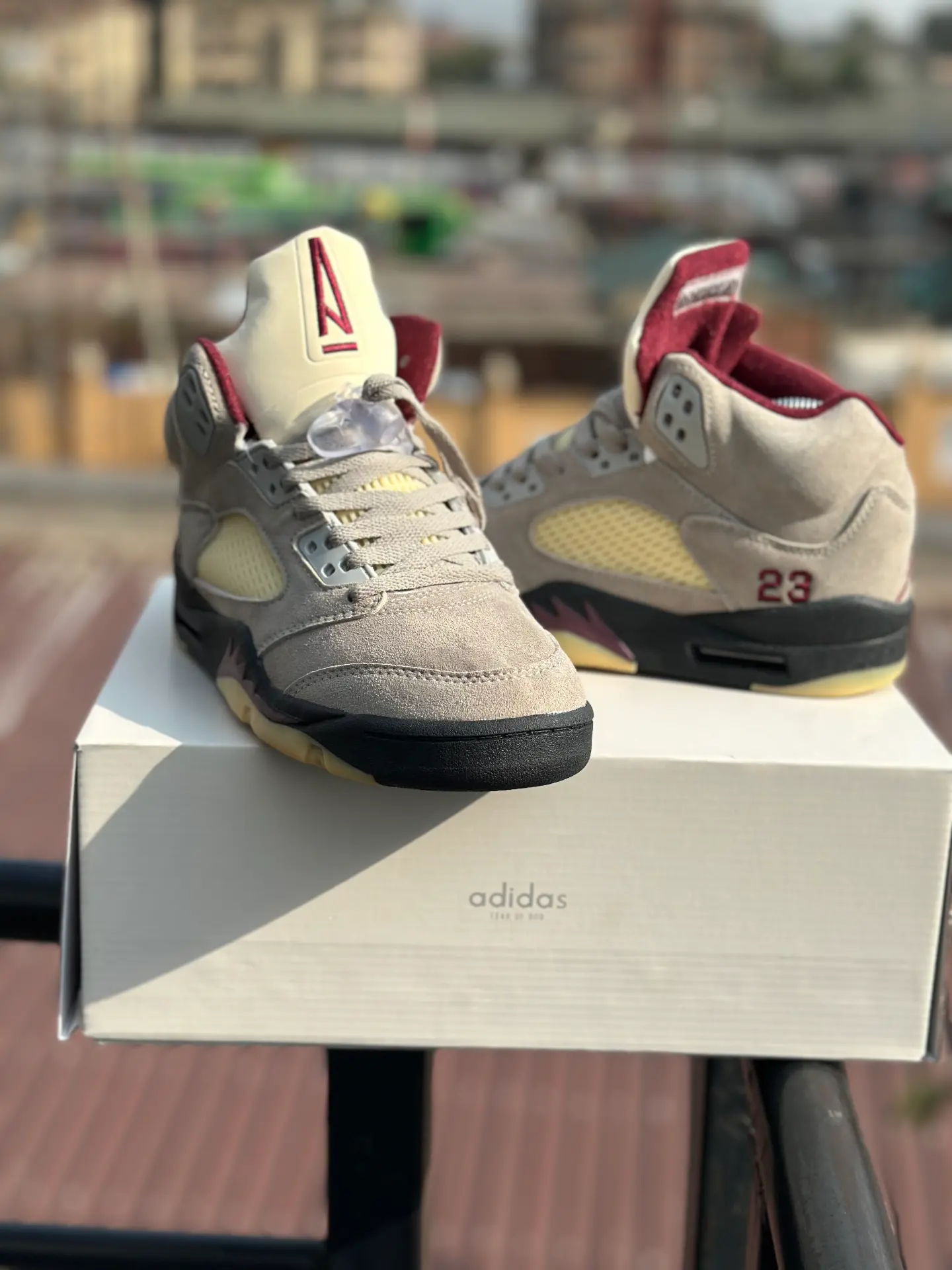 Air Jordan 5 Retro "Dawn" original - Detail View Kenya