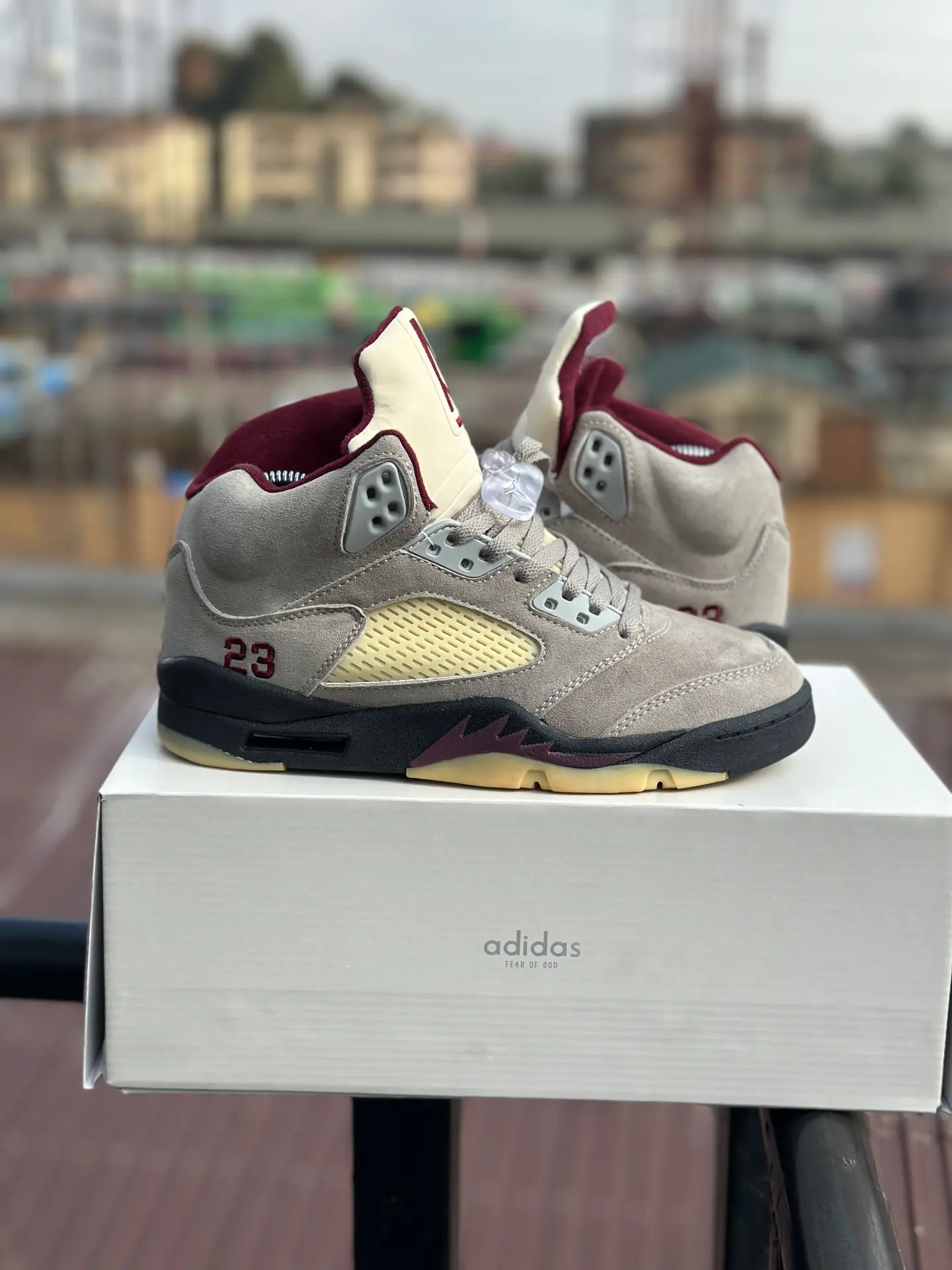 Air Jordan 5 Retro "Dawn" original - Detail View Kenya