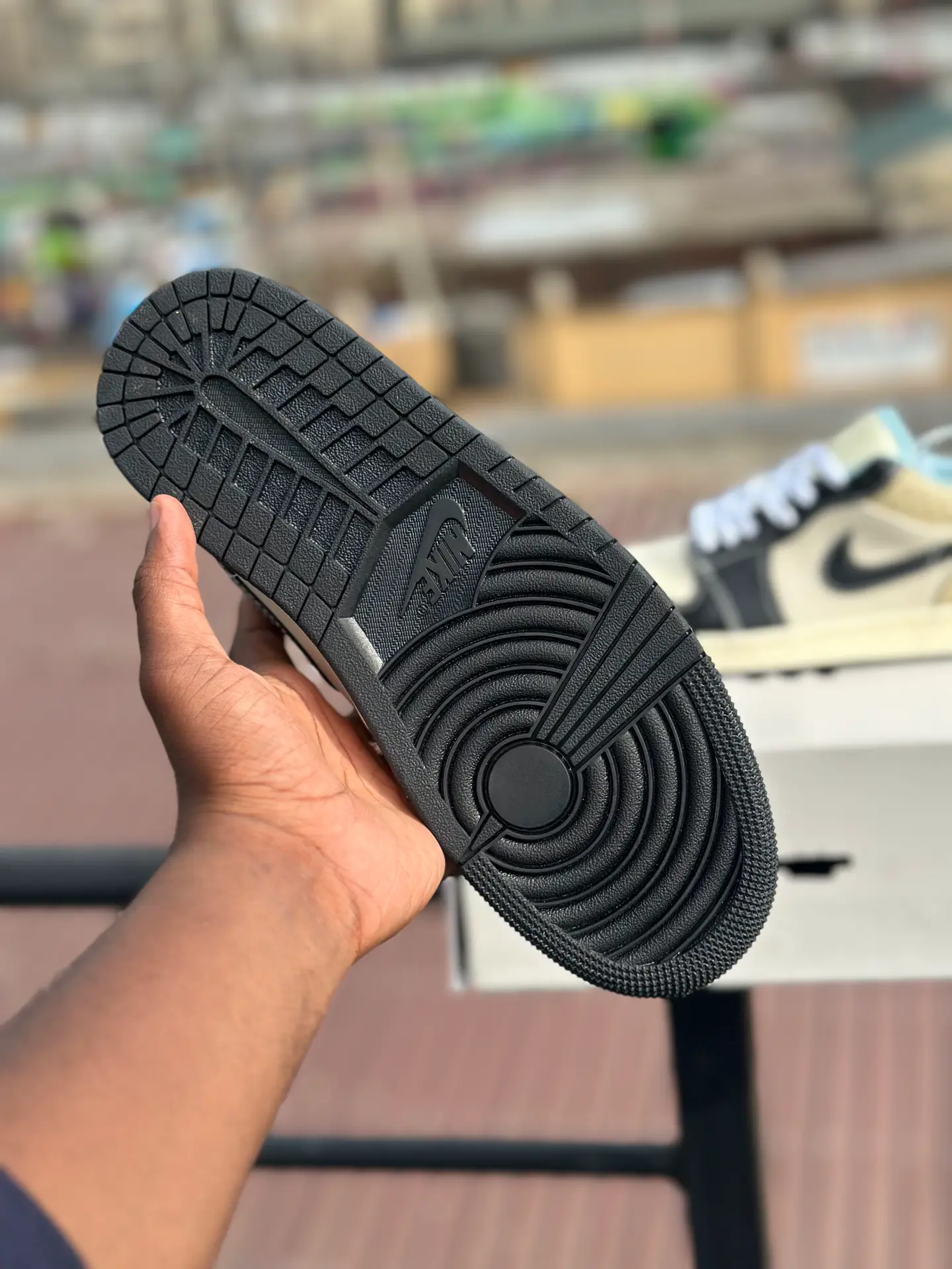 Air Jordan 1 low SE"Coconut Milk" original - Detail View Kenya