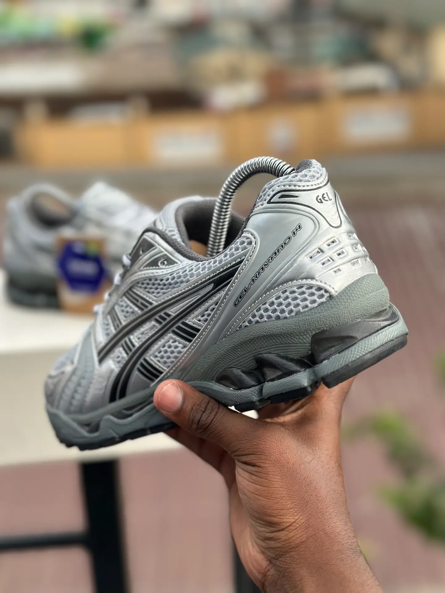 Asics Gel Kanayo 14 metallic silver grey original - Detail View Kenya