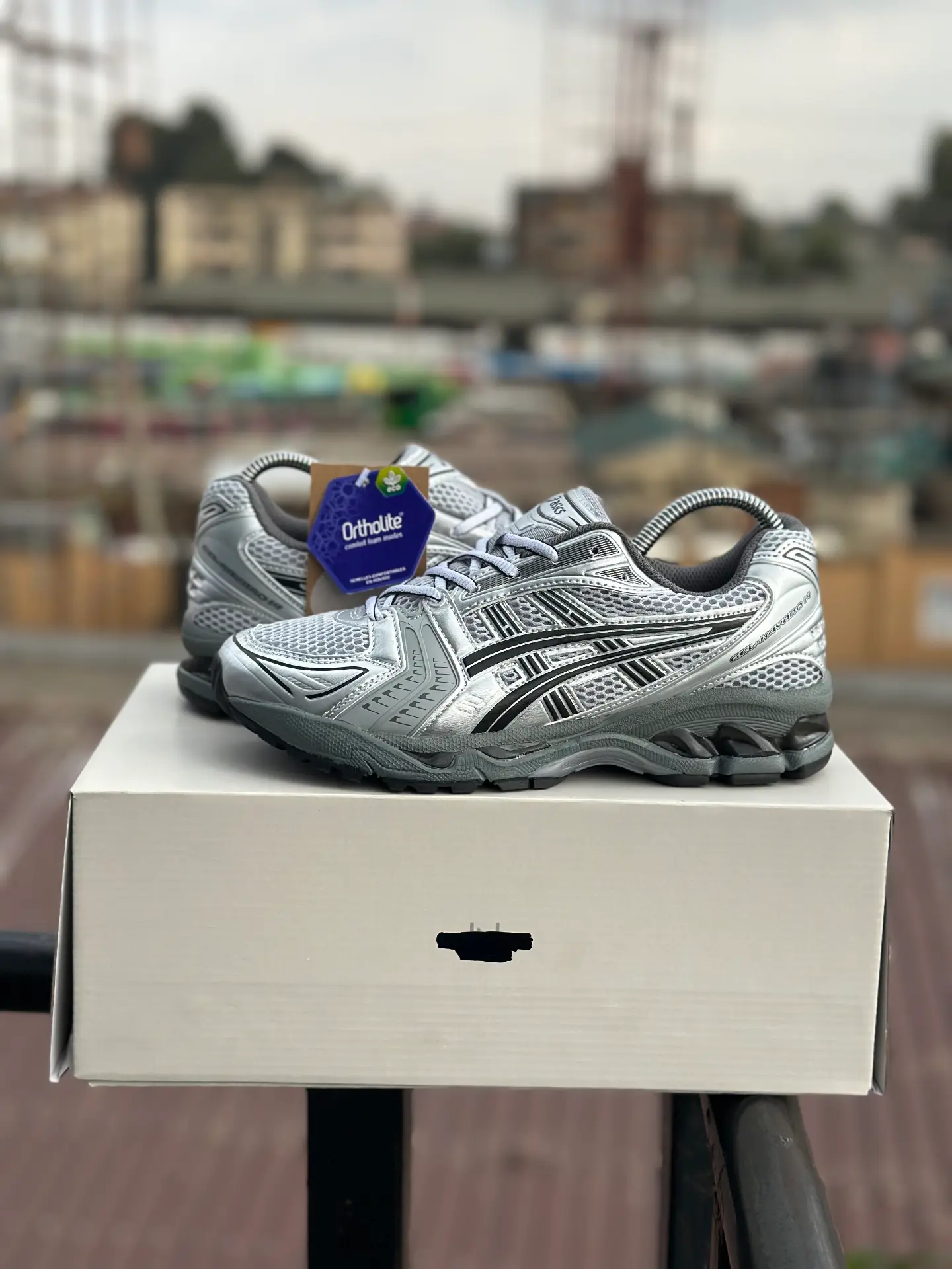 Asics Gel Kanayo 14 metallic silver grey original - Detail View Kenya
