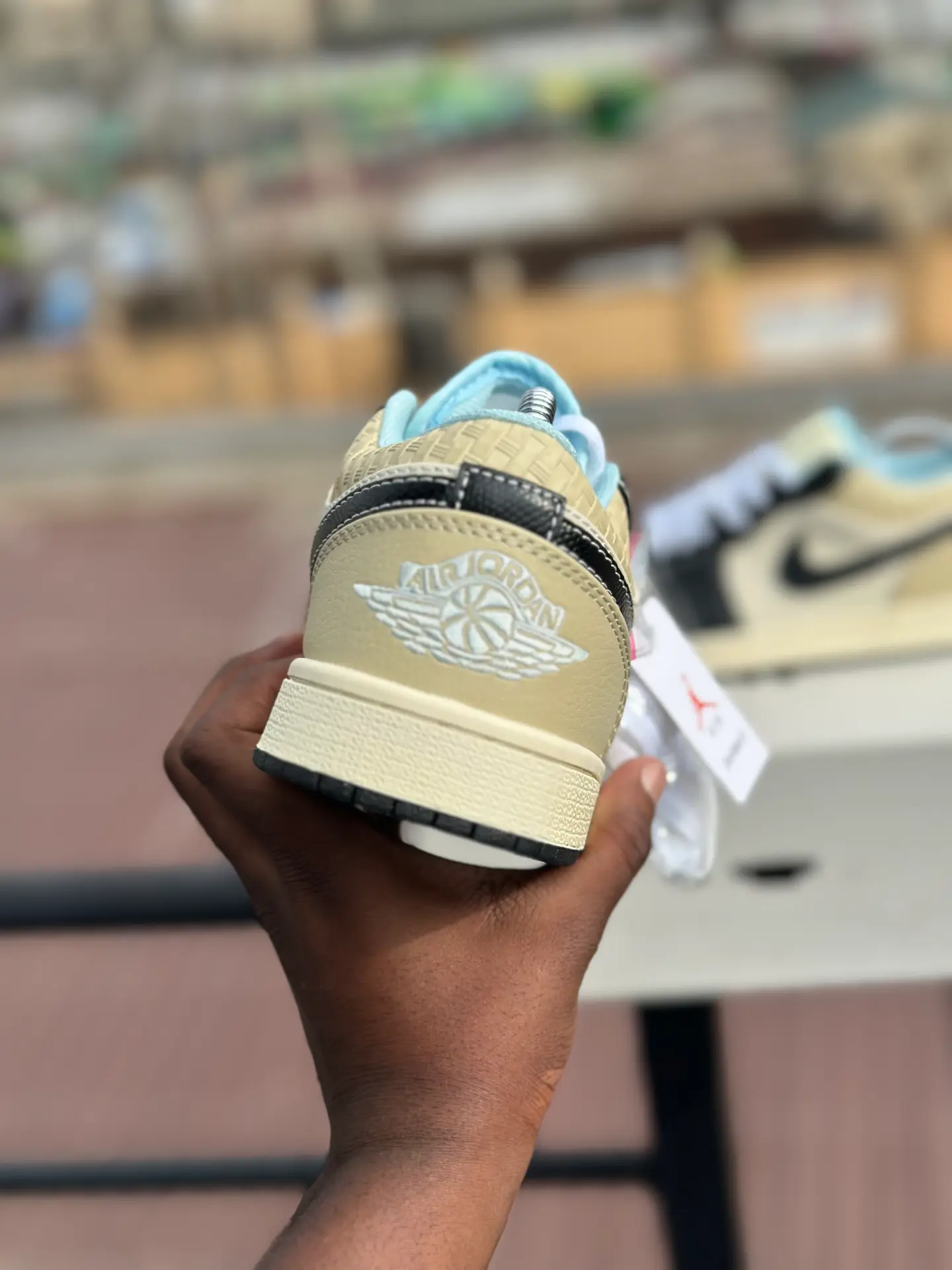 Air Jordan 1 low SE"Coconut Milk" original - Detail View Kenya