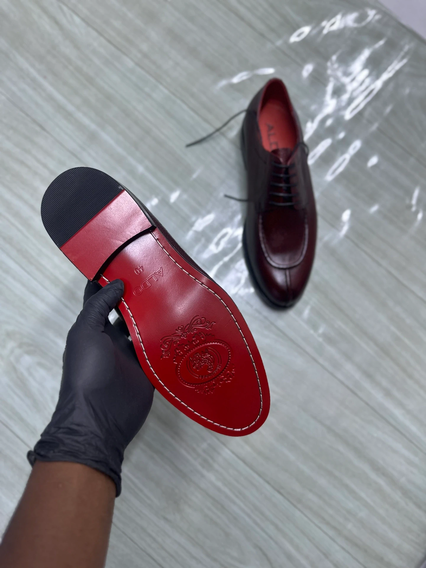 Burgundy Textured spilt-toe Derby Dress Shoes original - Detail View Kenya