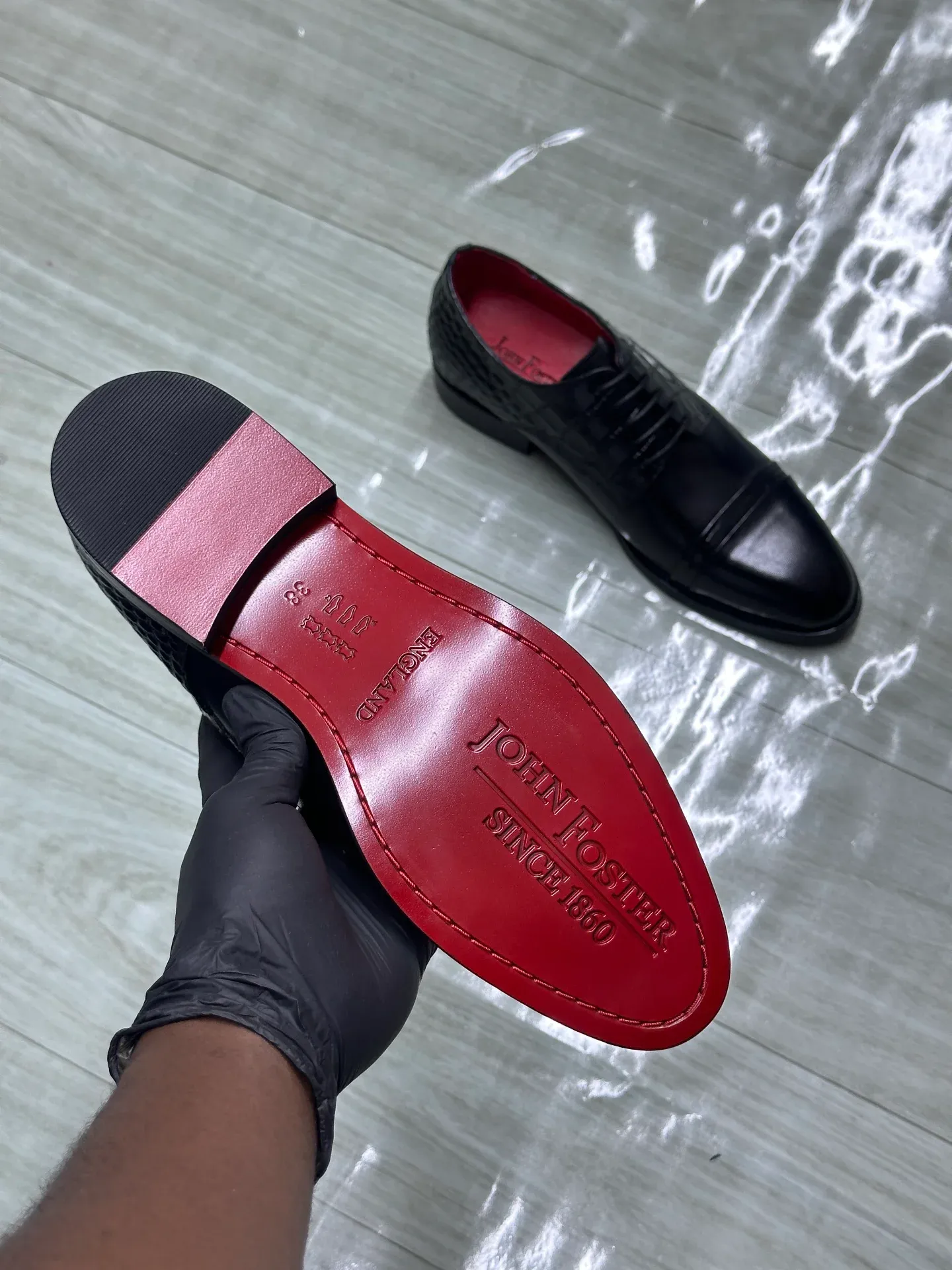 Red Bottoms Crocodile Embossed Leather upper  original - Detail View Kenya