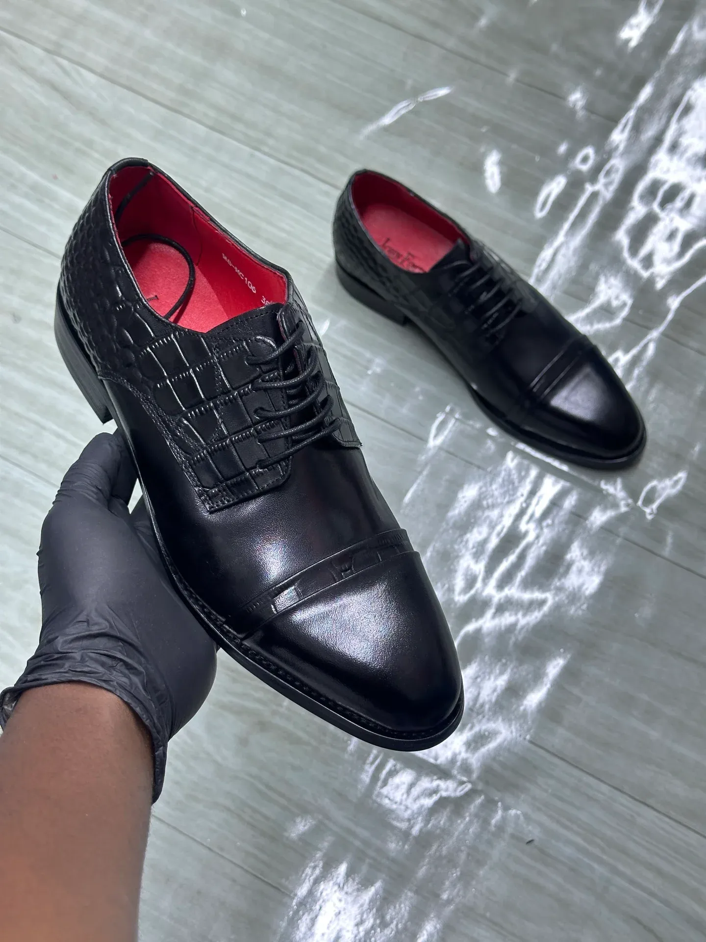 Red Bottoms Crocodile Embossed Leather upper  original - Detail View Kenya
