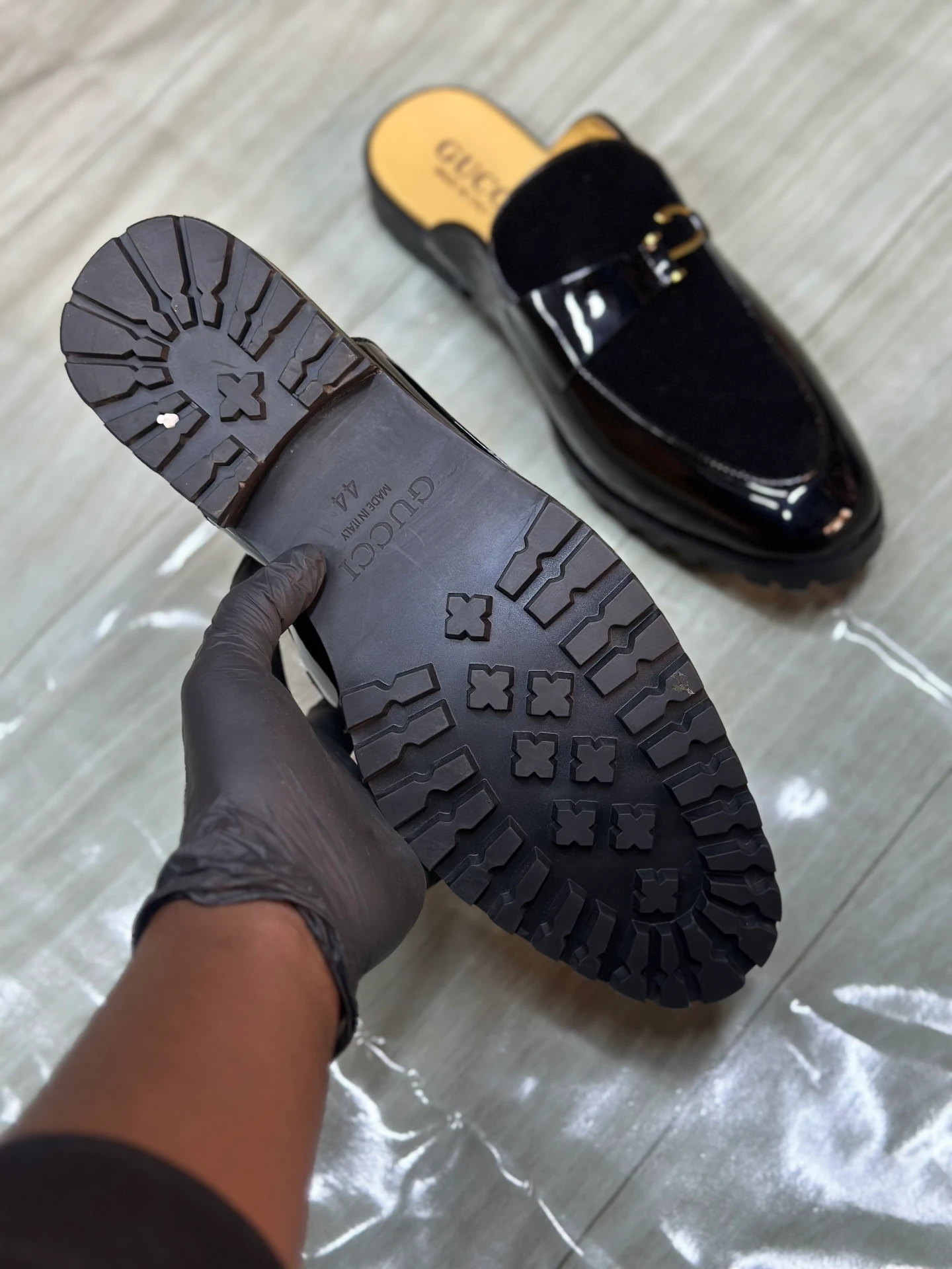 Gucci Men Half Shoes Velvet / black patent  original - Detail View Kenya