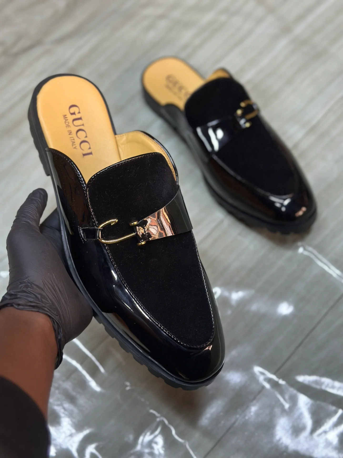Gucci Men Half Shoes Velvet / black patent  original - Detail View Kenya