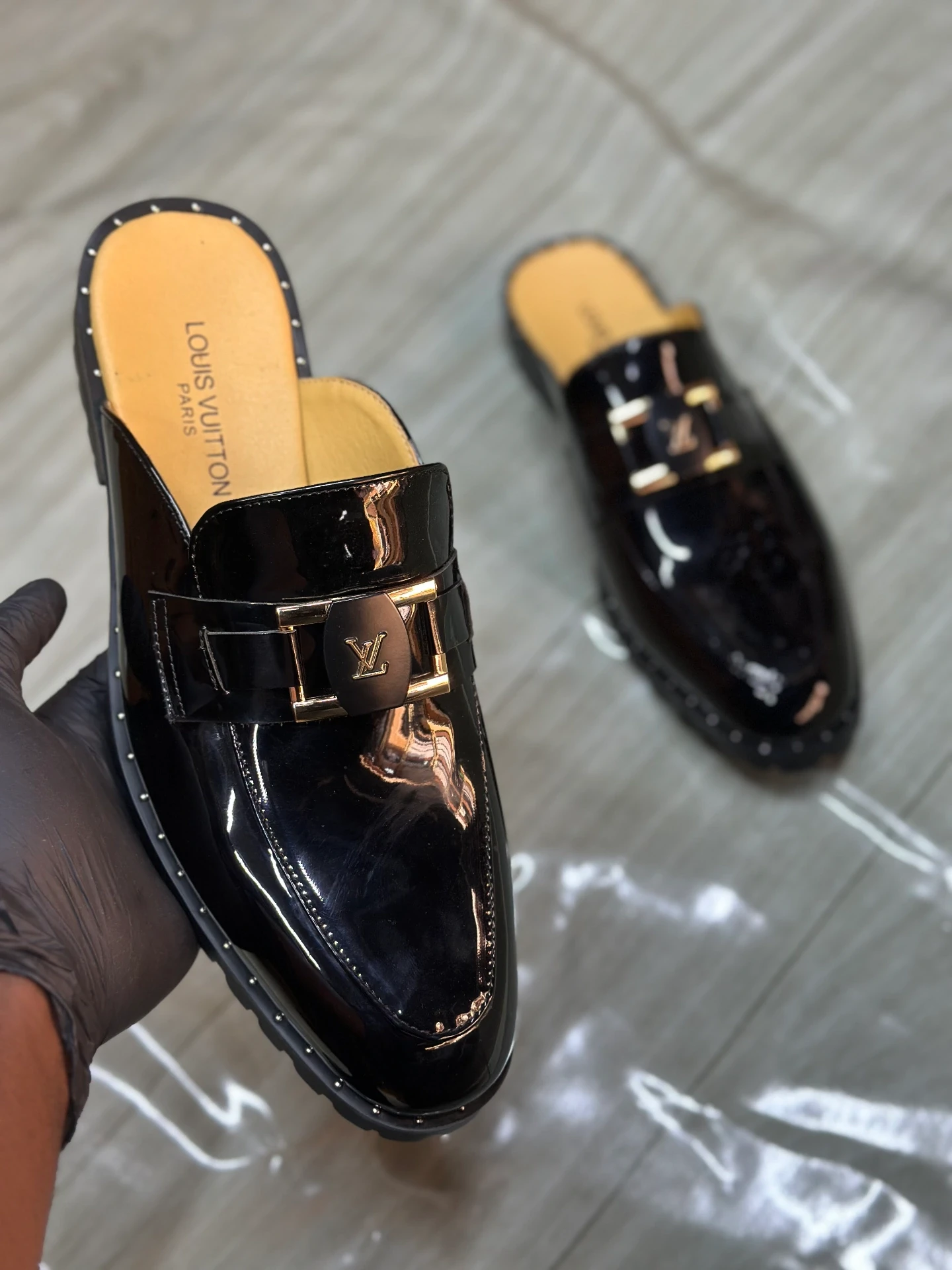 LV black Patent Men Half shoes original - Detail View Kenya
