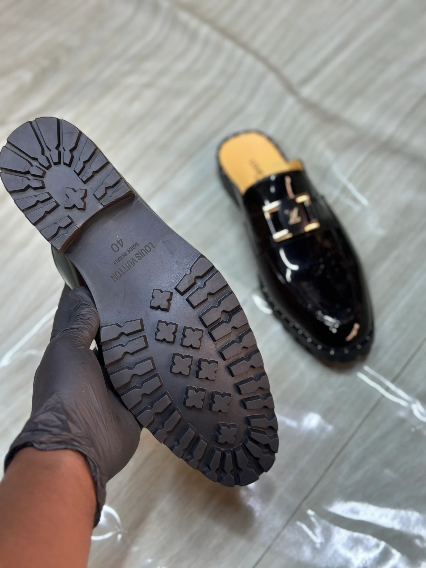 LV black Patent Men Half shoes original - Detail View Kenya