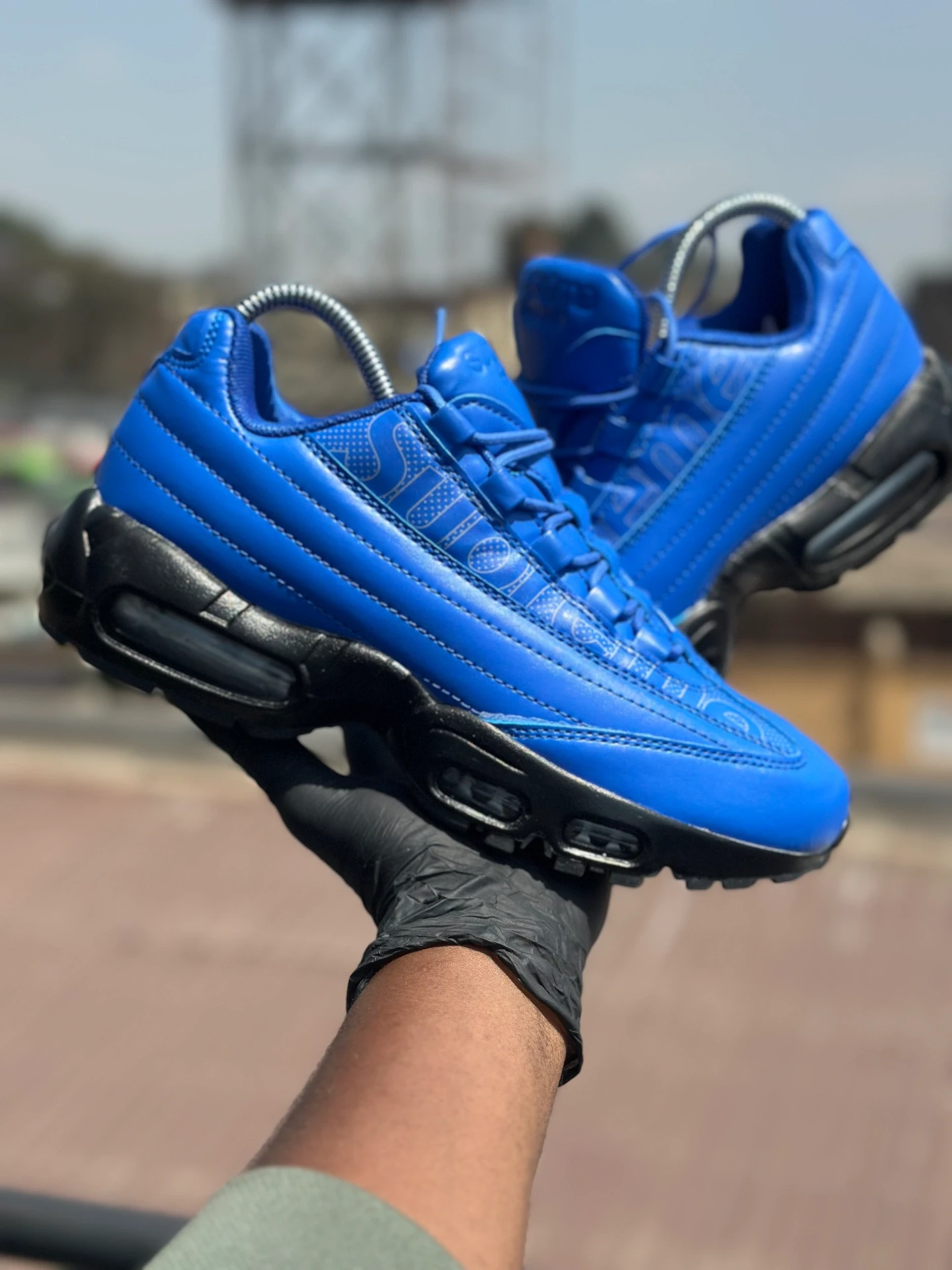 Nike x Supreme Air Max 95 Lux "Hyper Cobalt" original - Detail View Kenya