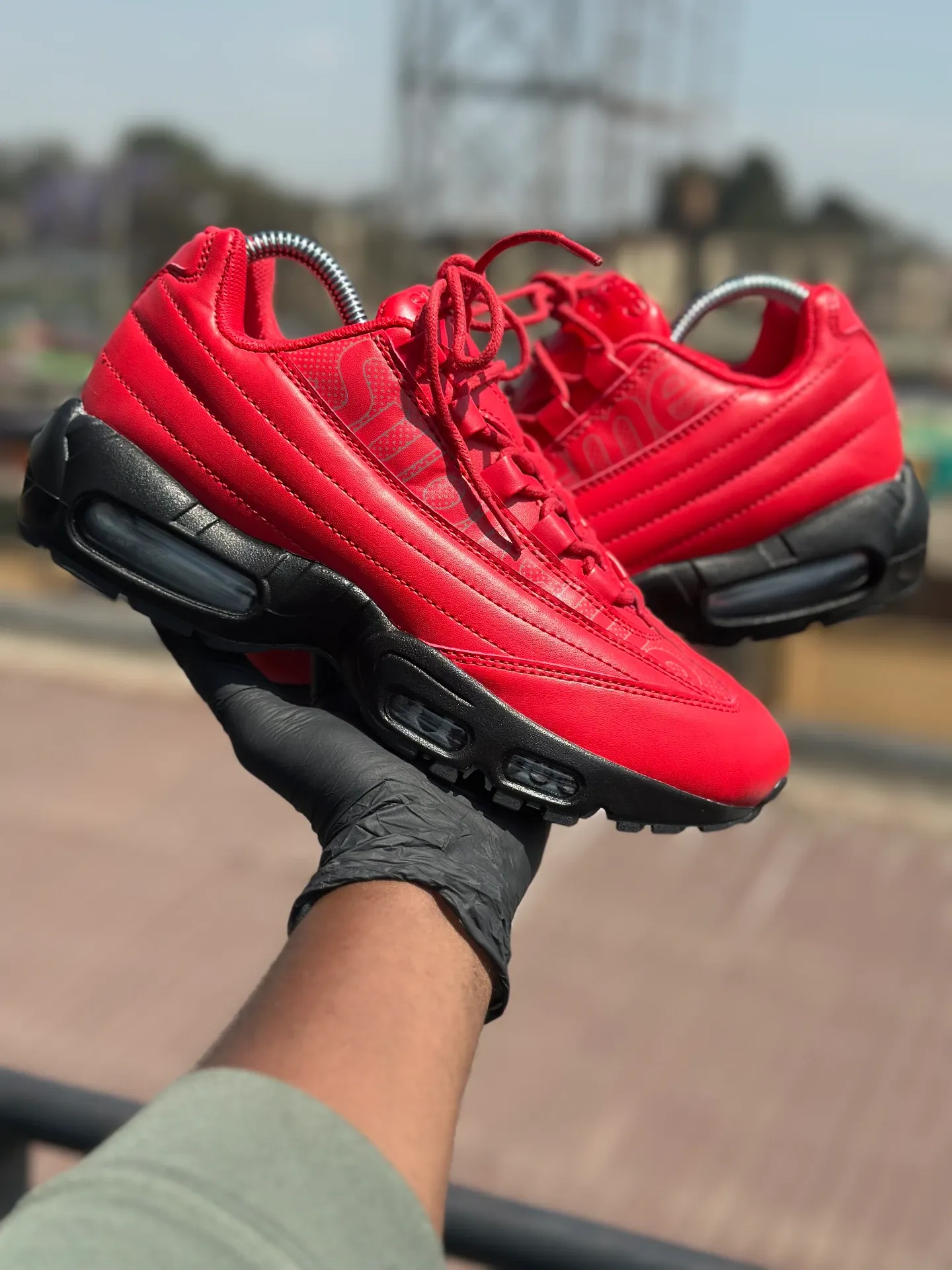 Nike x Supreme Air Max 95 Lux "Red” original - Detail View Kenya