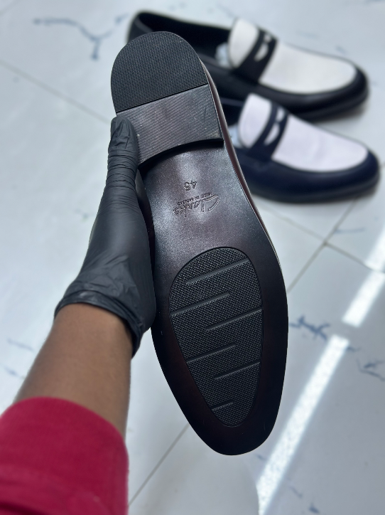 Pure leather clarks loafers chocolate brown original - Detail View Kenya